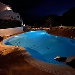 Flat Surrounded By Nature Wifi & Pool & Nearby Apartmán *