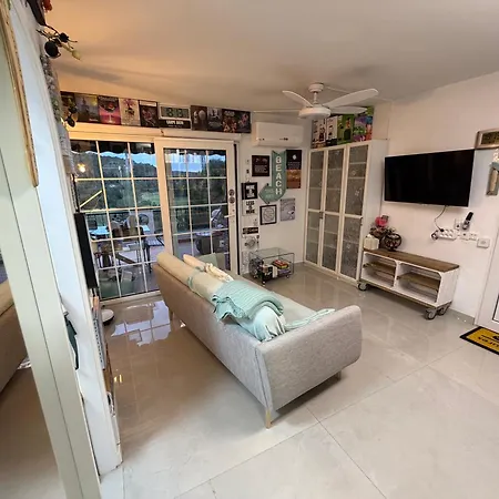 Apartment Flat Surrounded By Nature Wifi & Pool & Nearby