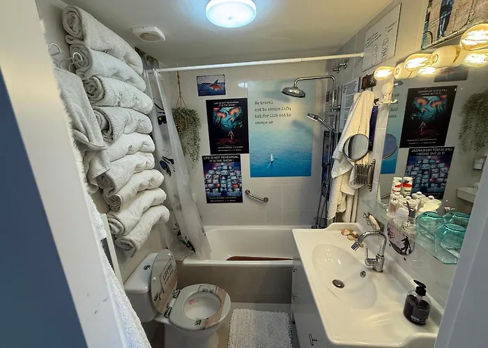 Flat Surrounded By Nature Wifi & Pool & Nearby Apartment *