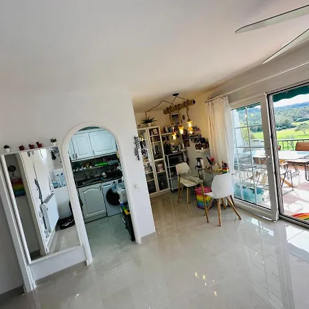 Flat Surrounded By Nature Wifi & Pool & Nearby Lejlighed *