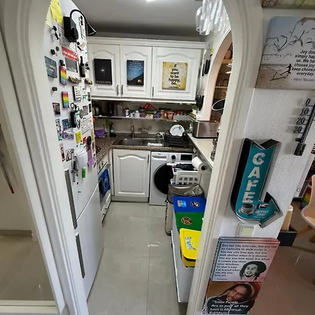 Flat Surrounded By Nature Wifi & Pool & Nearby 아파트 *