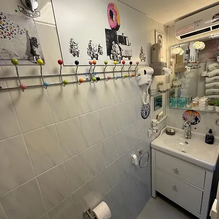 Flat Surrounded By Nature Wifi & Pool & Nearby 아파트 *